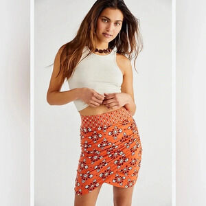 Free People‎ She's Something Else
Print Skirt In a Bloom Print Sz Small